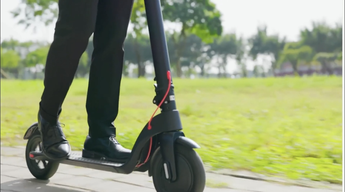 Już dziś akcja „e-HULAJNOGA, e-ROWER – LOKALNIE” na Mazowszu. Policja zapowiada wzmożone kontrole