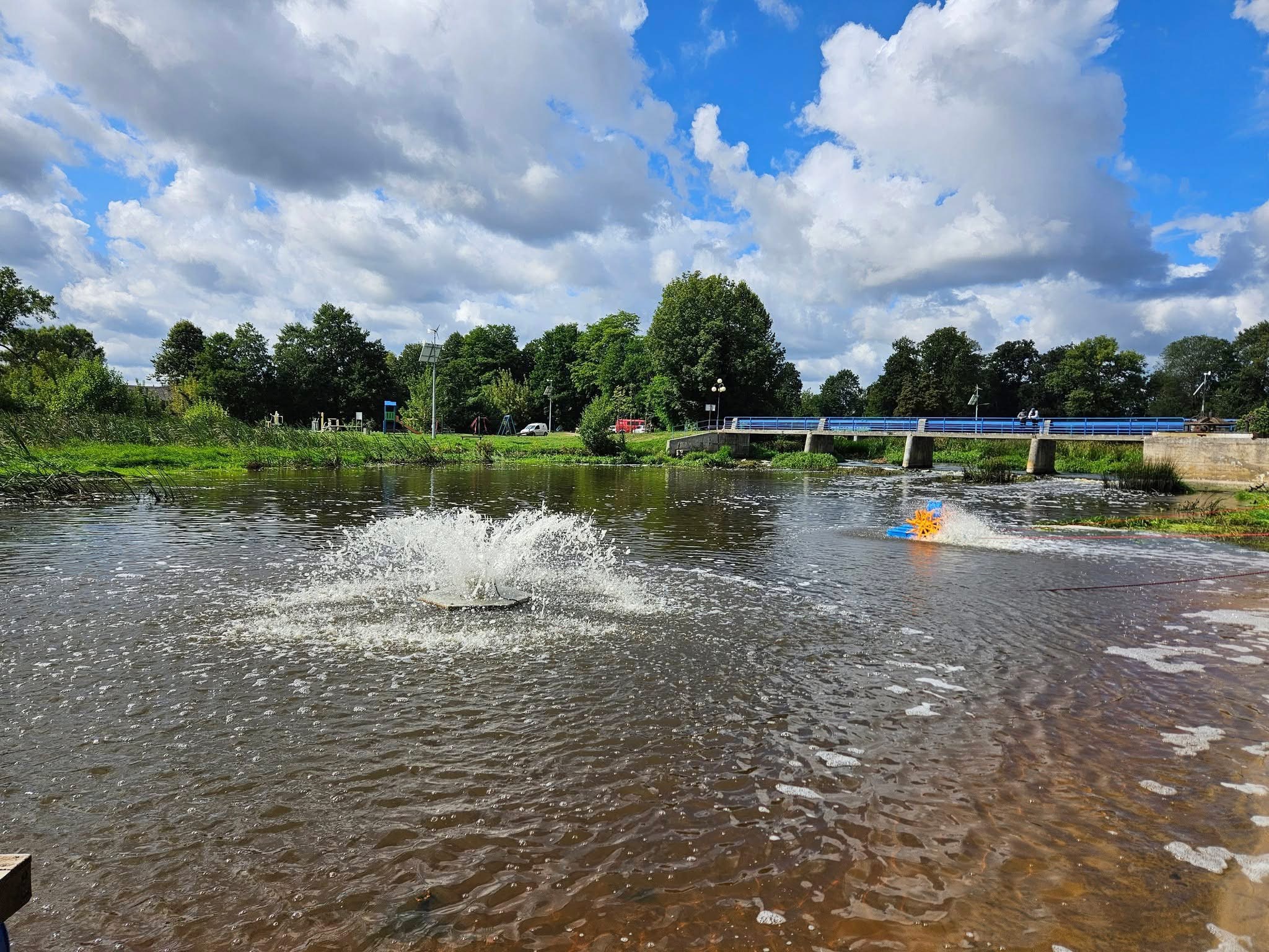 Działania ratownicze na Wkrze zakończone. Akcja zakończyła się sukcesem!