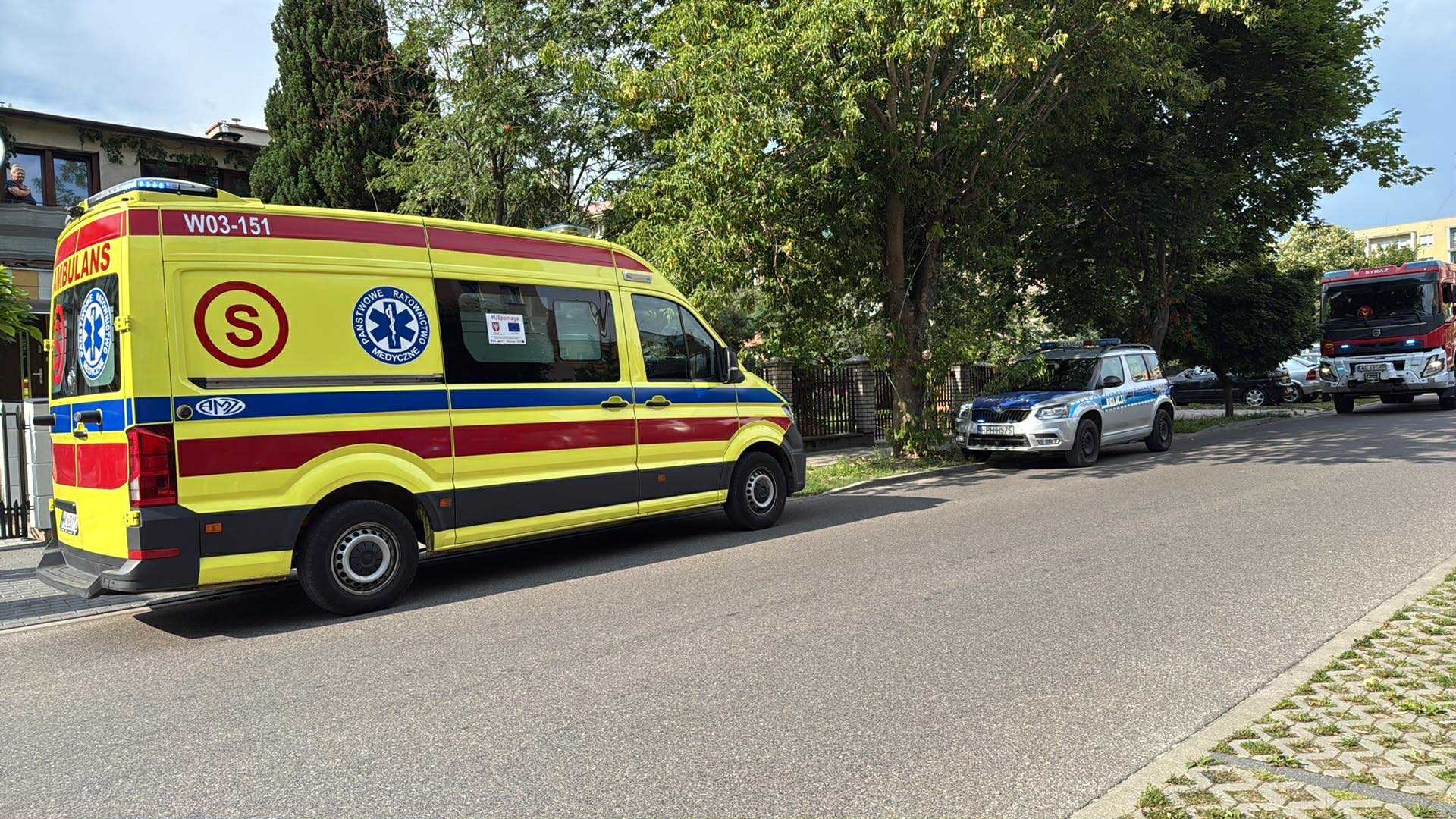 Wezwanie służb do samotnego mężczyzny na osiedlu OKM w Mławie