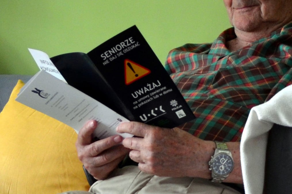 Oszust podszywający się pod pracownika urzędu pracy okradł seniorkę z Mławy