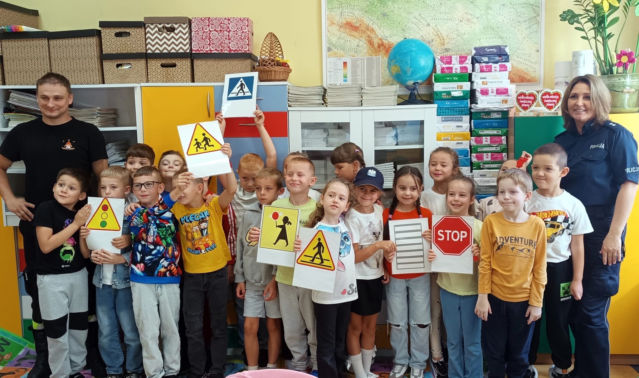 „Bezpieczna droga do szkoły” – wspólne działania Policji i Straży Pożarnej w Mławie