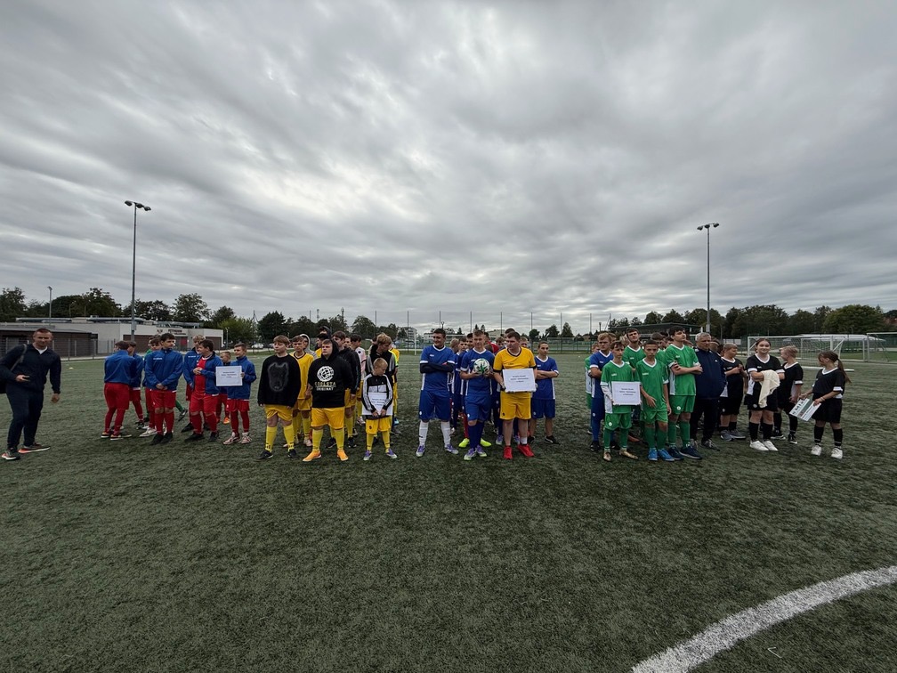 „Piłka bez granic” – historyczny turniej na stadionie MOSiR w Mławie