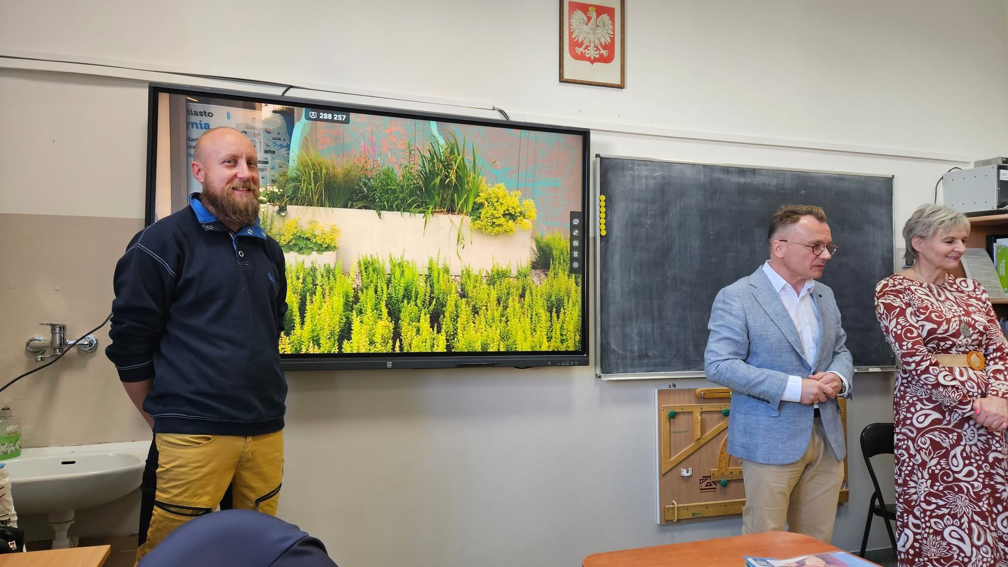 Mława stawia na retencję! Uczniowie zakładają własny ogród deszczowy