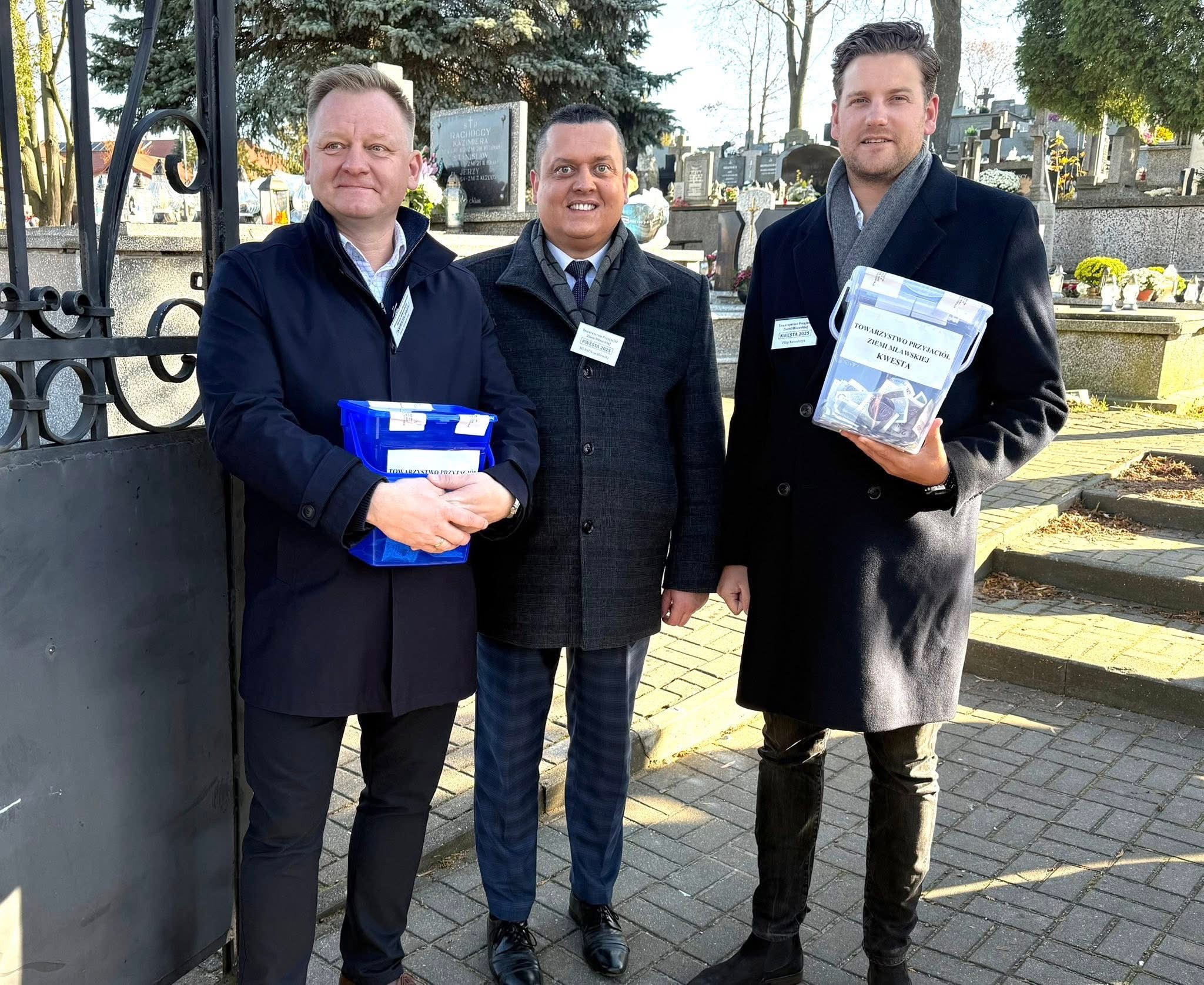 Tradycyjna kwesta na mławskim cmentarzu – mieszkańcy pokazali serce