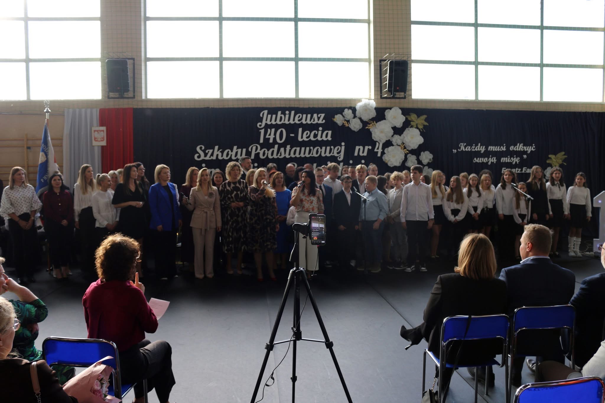 140 lat Szkoły Podstawowej nr 4 w Mławie – wyjątkowy jubileusz pełen wzruszeń, wspomnień i talentów 